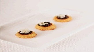 Mixed cheese with caramelized onions | جبن مشكل مع البصل المكرمل