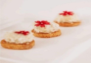 Roasted brios with mix cheese and figs jam | بريوس مشوي مع مزيج من الجبن ومربى التين