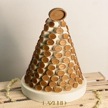 White Chocolate Pyramid | هرم شوكولاتة بيضاء